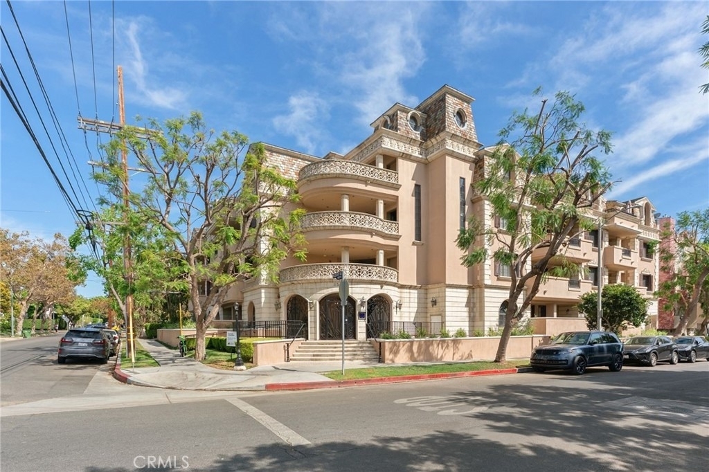 850 N Croft Avenue - Photo 0