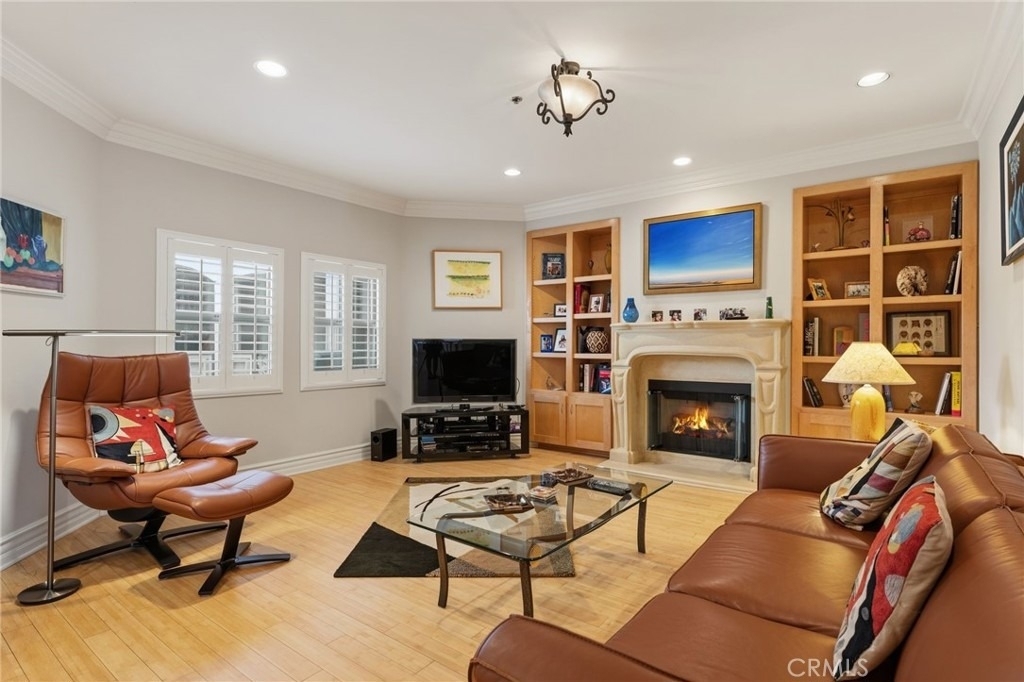 850 N Croft Avenue - Photo 12
