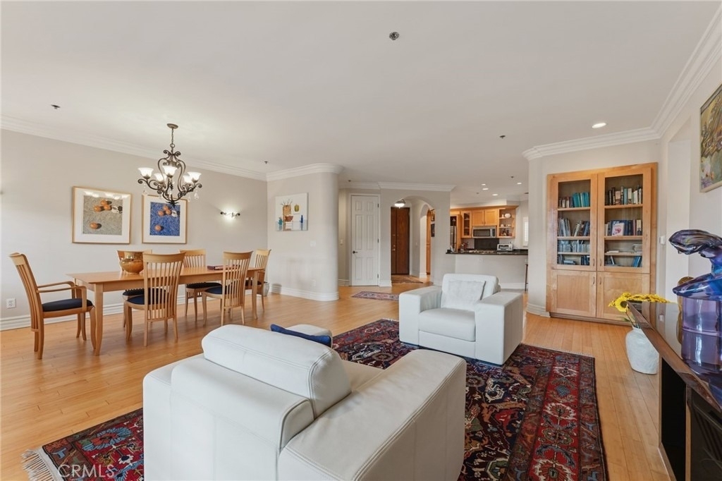 850 N Croft Avenue - Photo 6