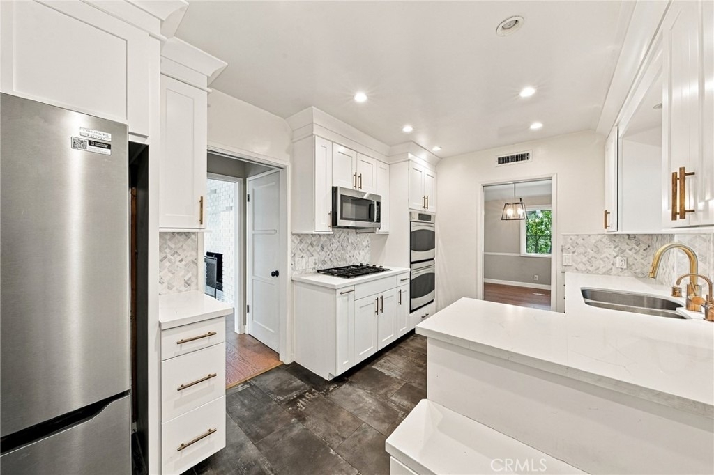 13047 Magnolia Boulevard - Photo 16