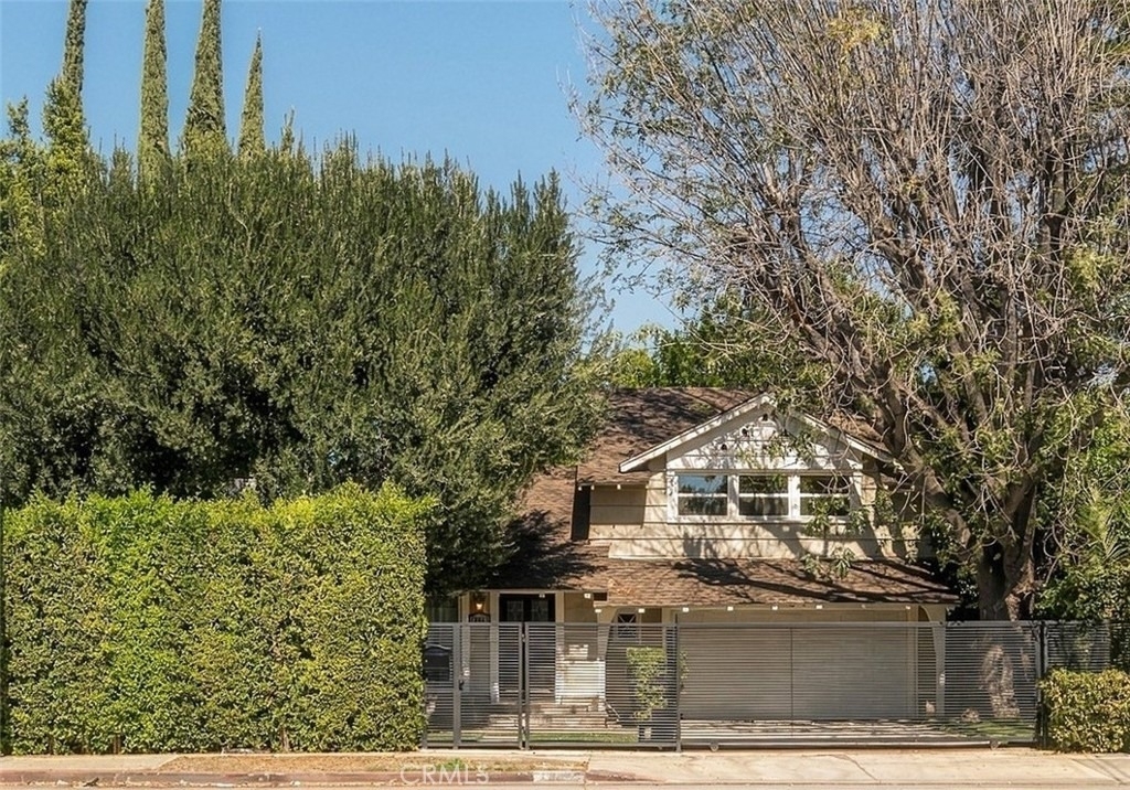 13047 Magnolia Boulevard - Photo 0