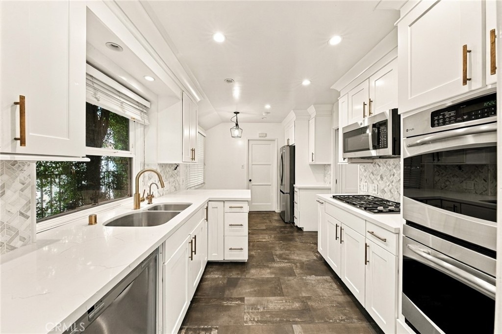 13047 Magnolia Boulevard - Photo 13