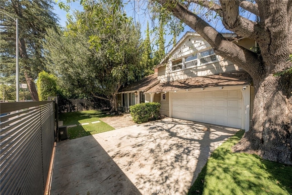 13047 Magnolia Boulevard - Photo 3