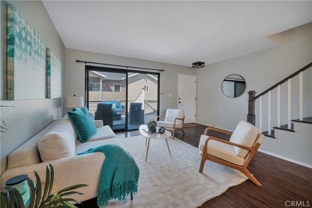 2721 Gramercy Avenue - Photo 3