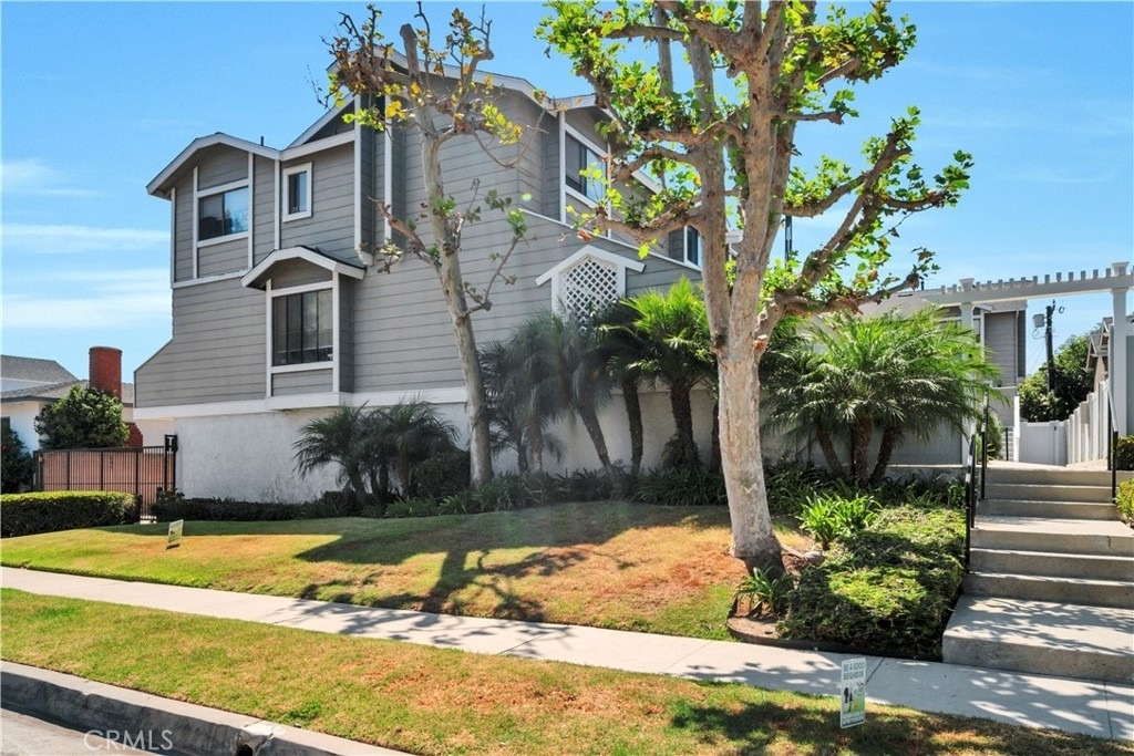 2721 Gramercy Avenue - Photo 0