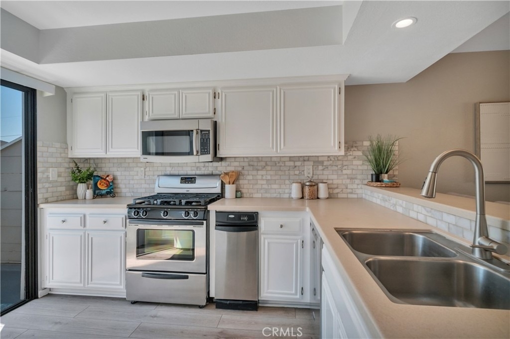 2721 Gramercy Avenue - Photo 7