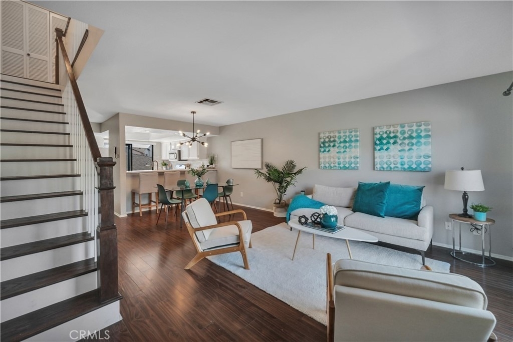 2721 Gramercy Avenue - Photo 1