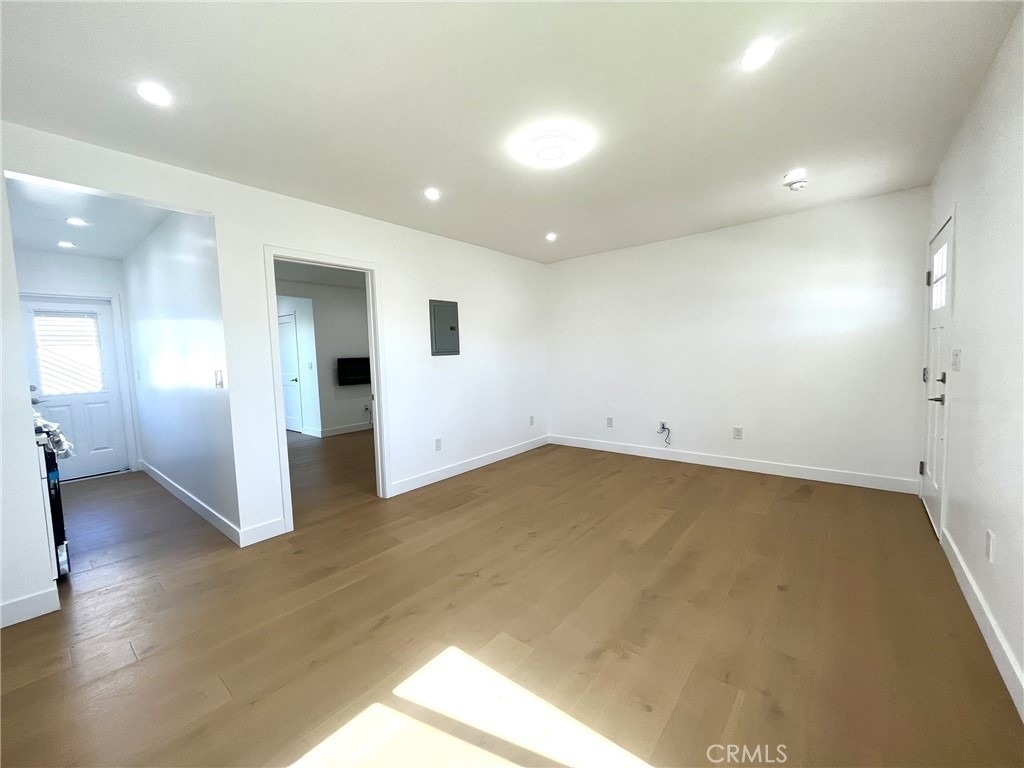 624 W 38th Street - Photo 4