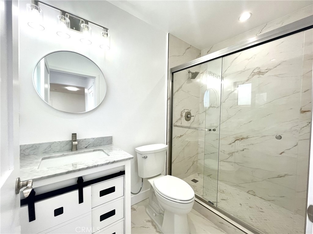 624 W 38th Street - Photo 7