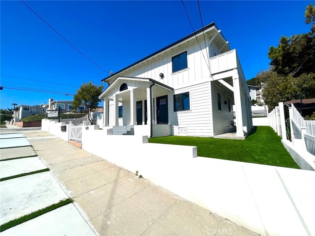 624 W 38th Street - Photo 1