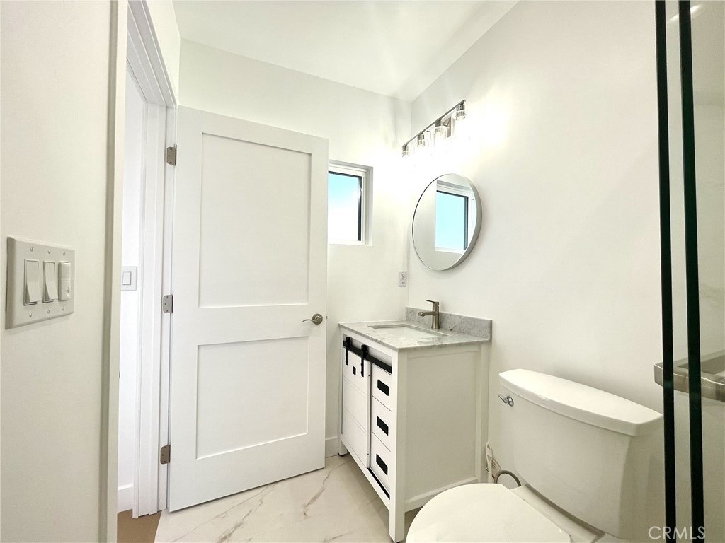 624 W 38th Street - Photo 11