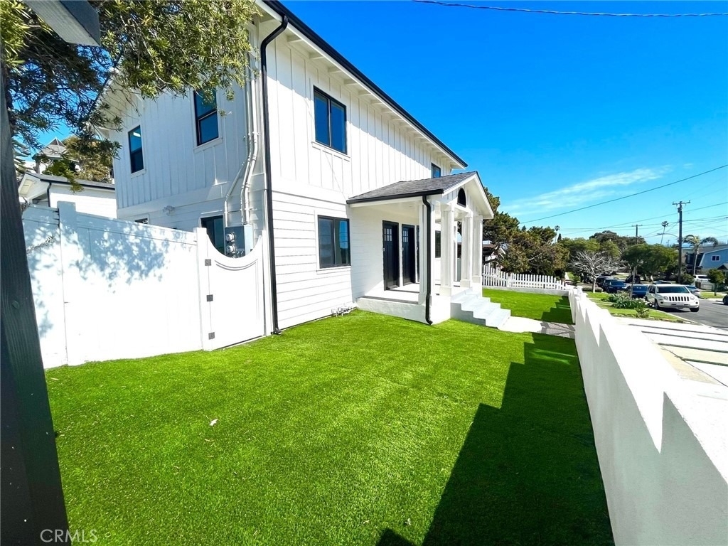 624 W 38th Street - Photo 17