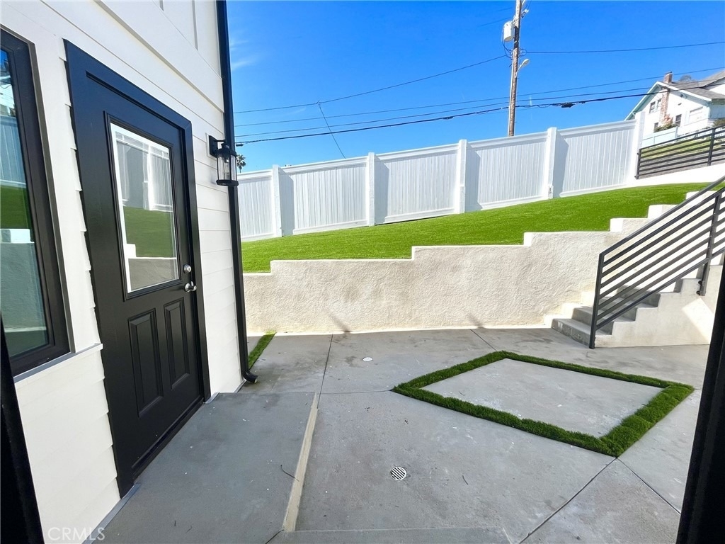 624 W 38th Street - Photo 13