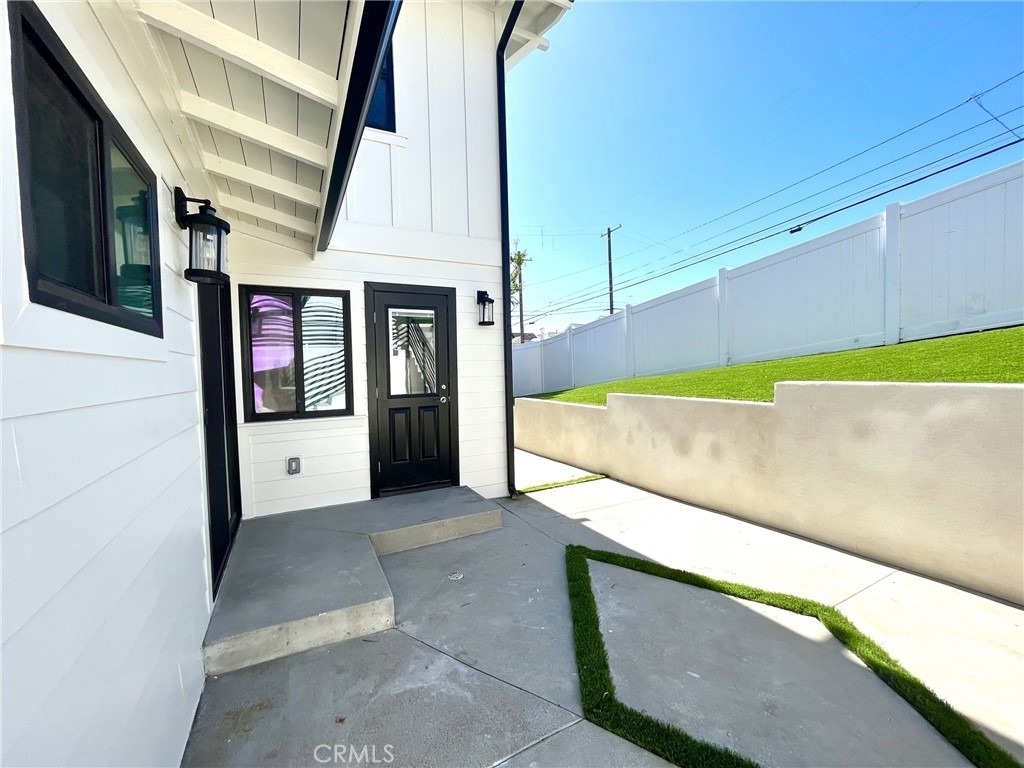 624 W 38th Street - Photo 12
