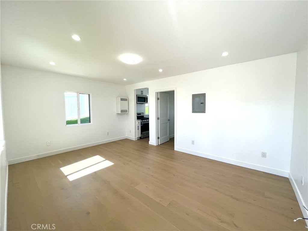 624 W 38th Street - Photo 3