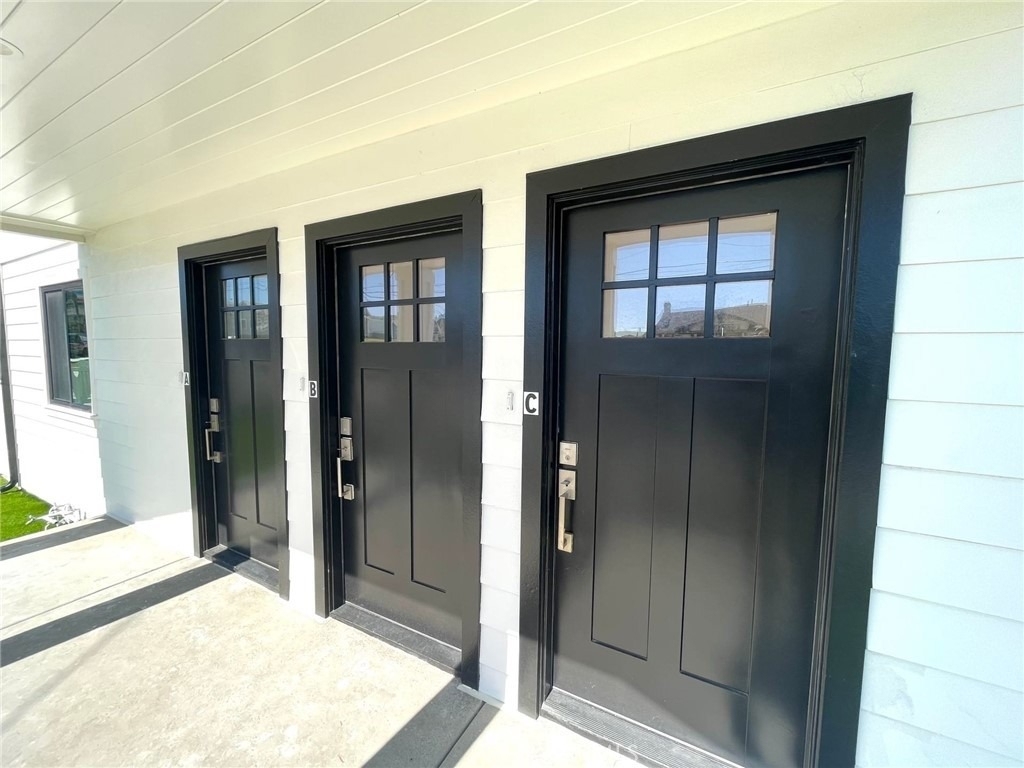 624 W 38th Street - Photo 20
