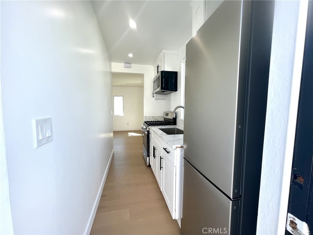624 W 38th Street - Photo 6