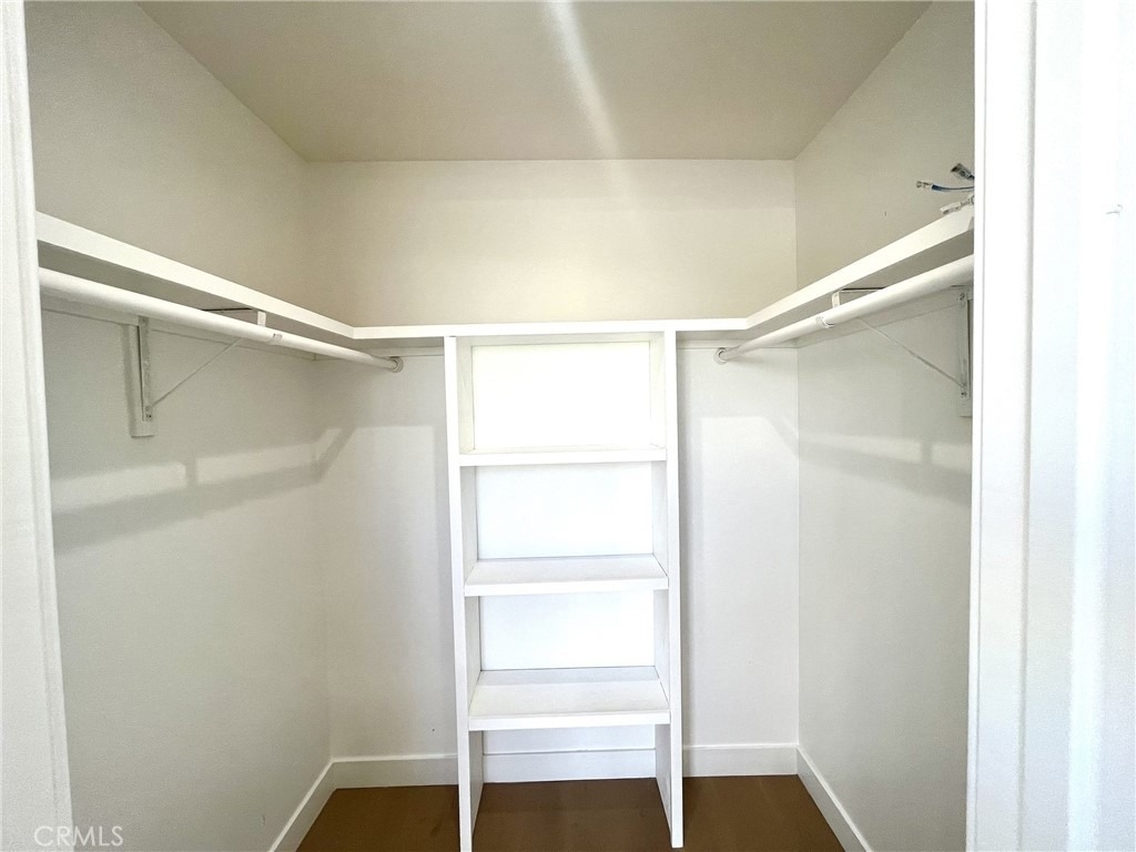 624 W 38th Street - Photo 10