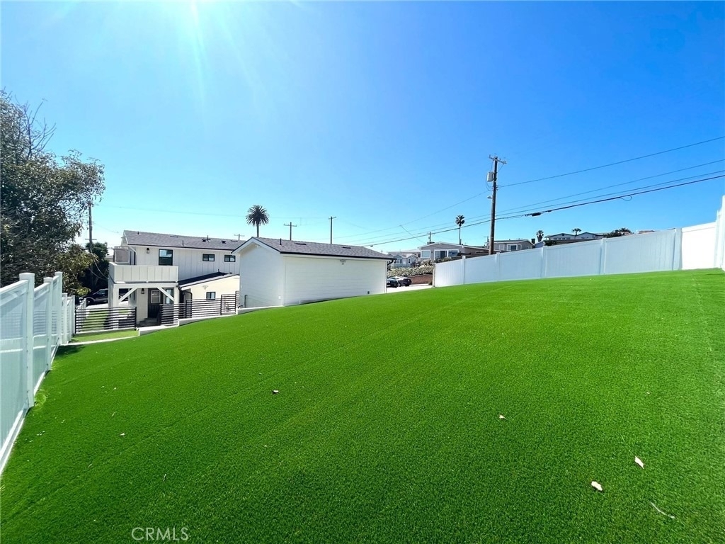 624 W 38th Street - Photo 19