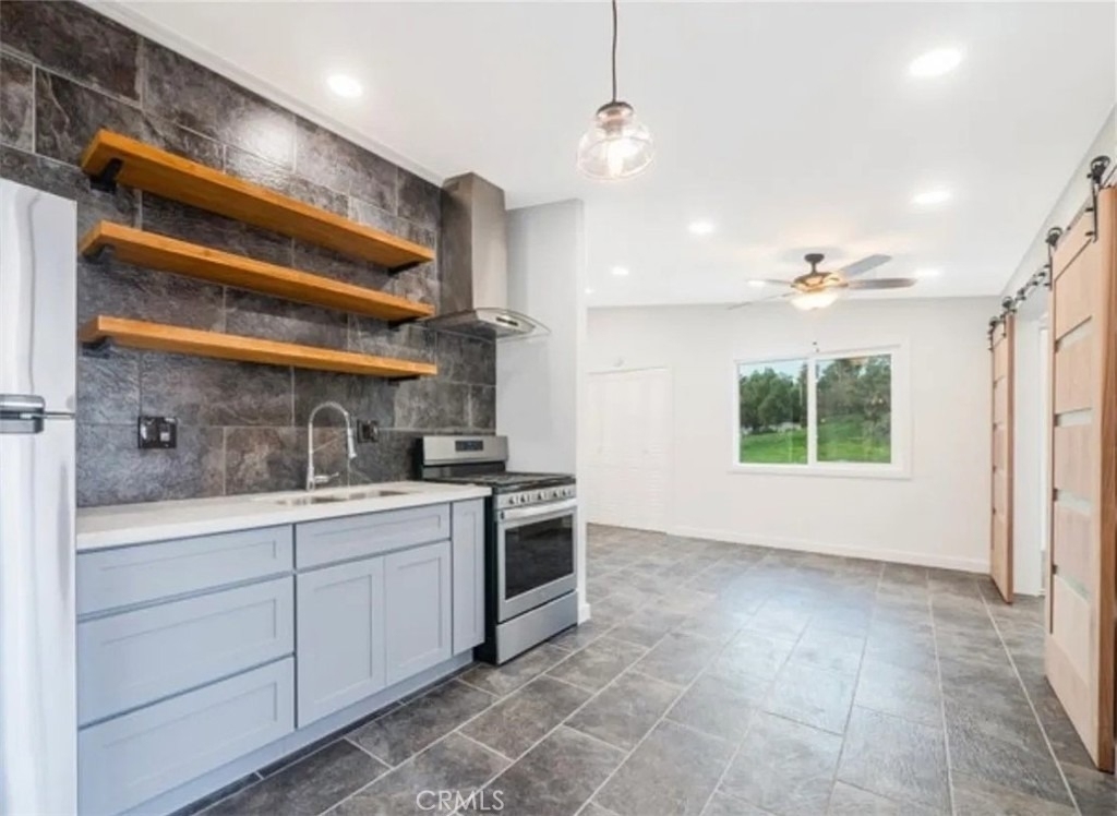 1060 W 6th - Photo 0