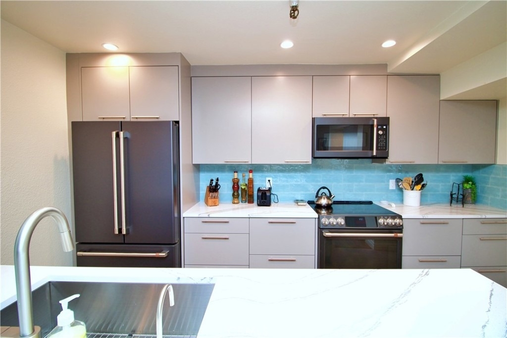 230 S Catalina Avenue - Photo 2