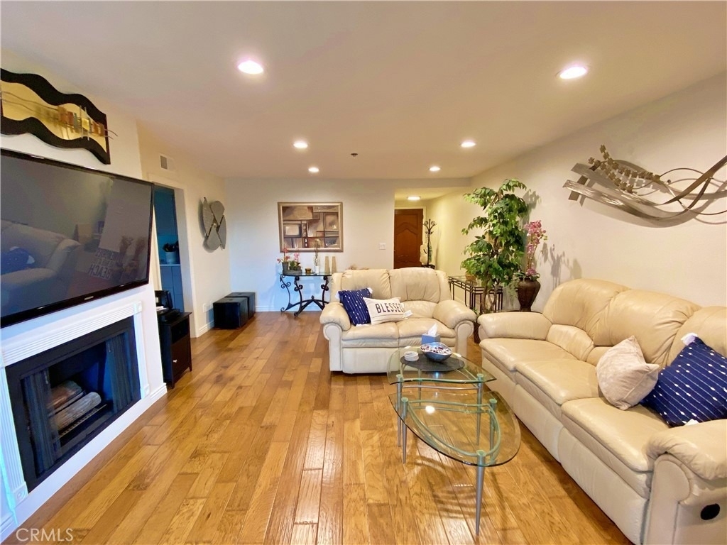 230 S Catalina Avenue - Photo 5