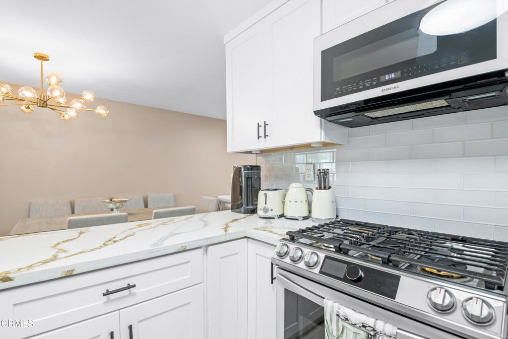 20224 Cohasset Street - Photo 7