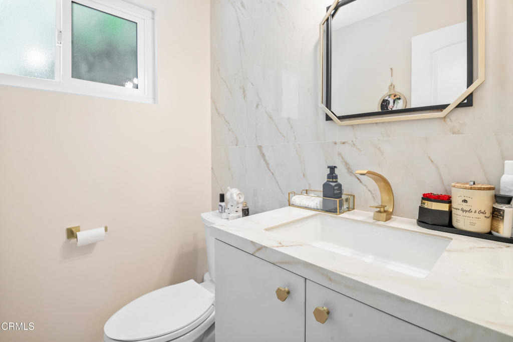 20224 Cohasset Street - Photo 11