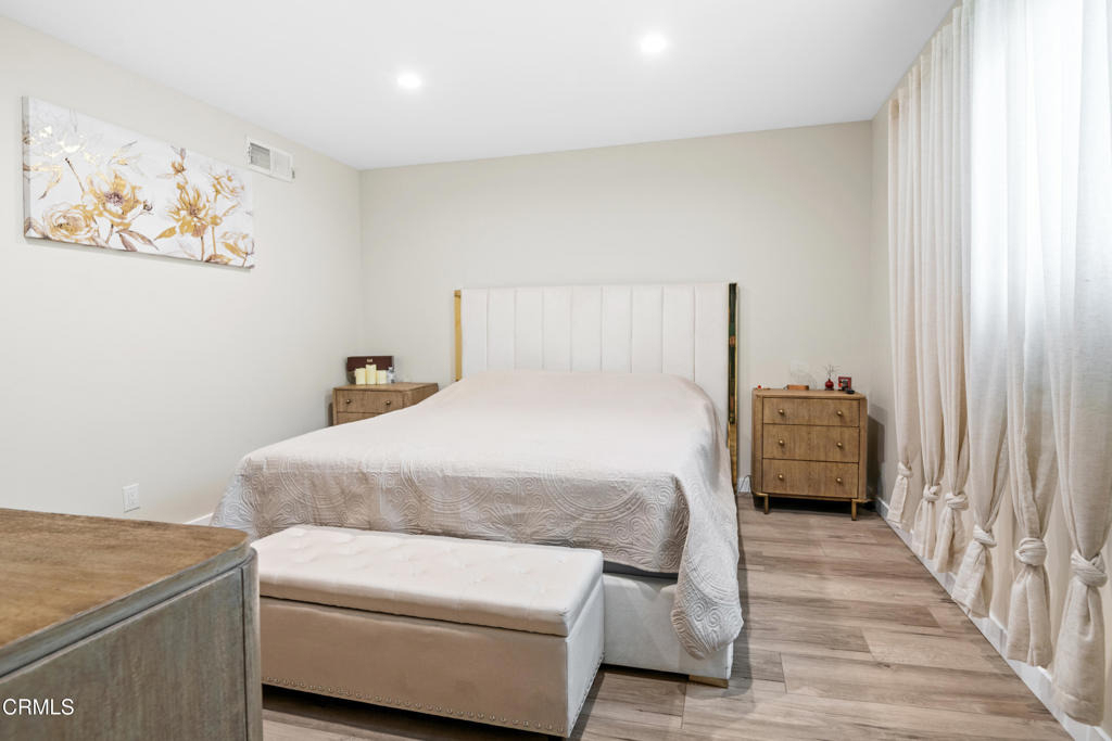 20224 Cohasset Street - Photo 20