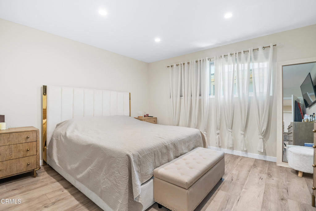 20224 Cohasset Street - Photo 18