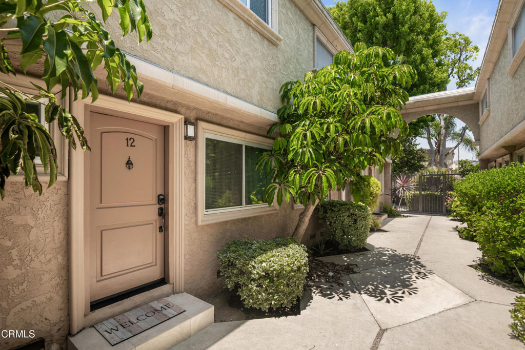 20224 Cohasset Street - Photo 0