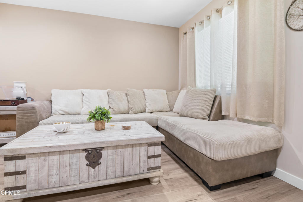 20224 Cohasset Street - Photo 2