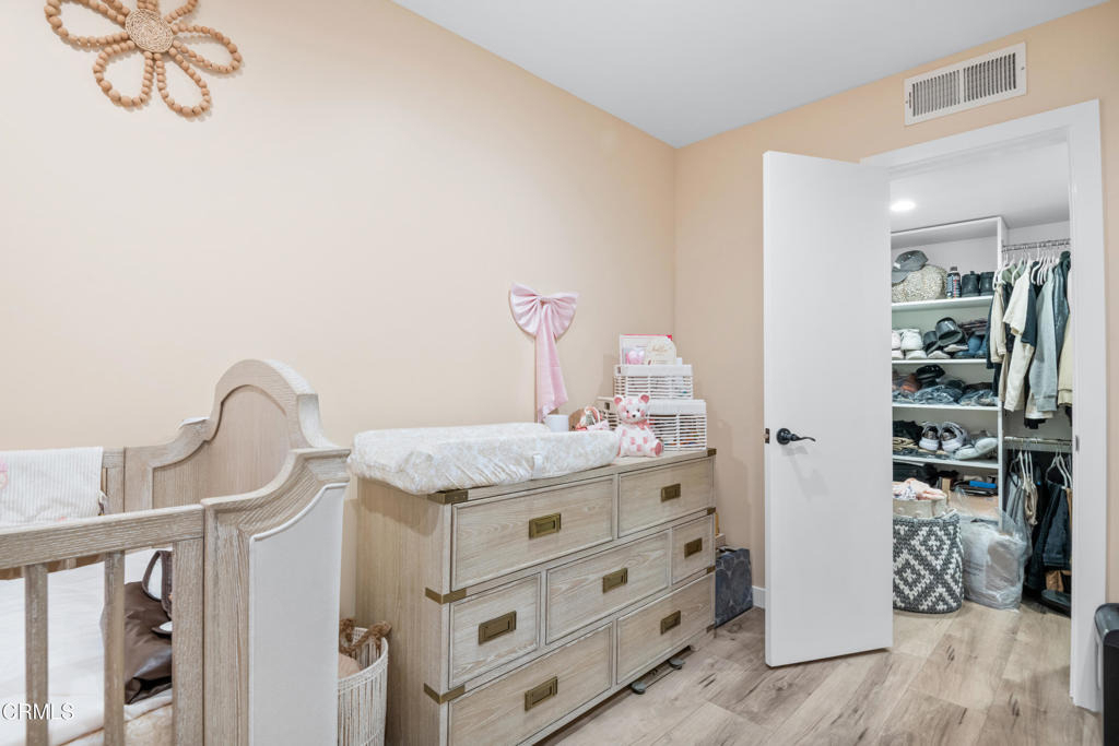 20224 Cohasset Street - Photo 14