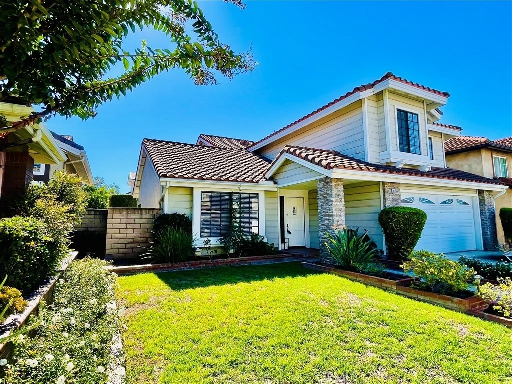 8 Davis - Photo 0