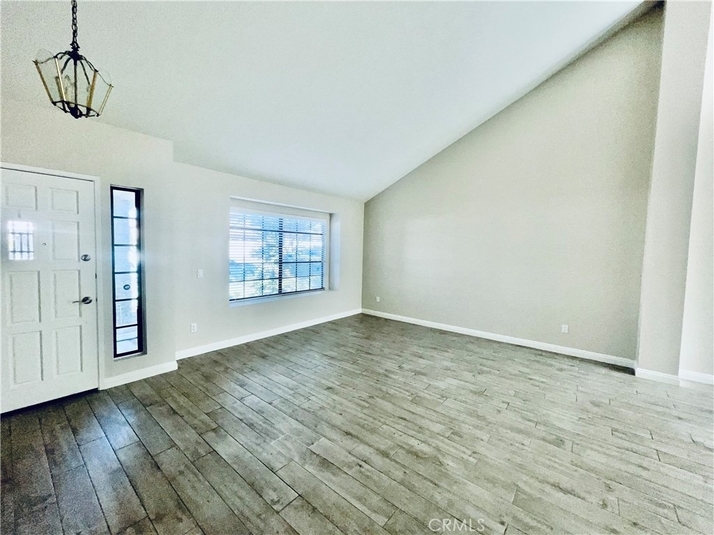 8 Davis - Photo 2