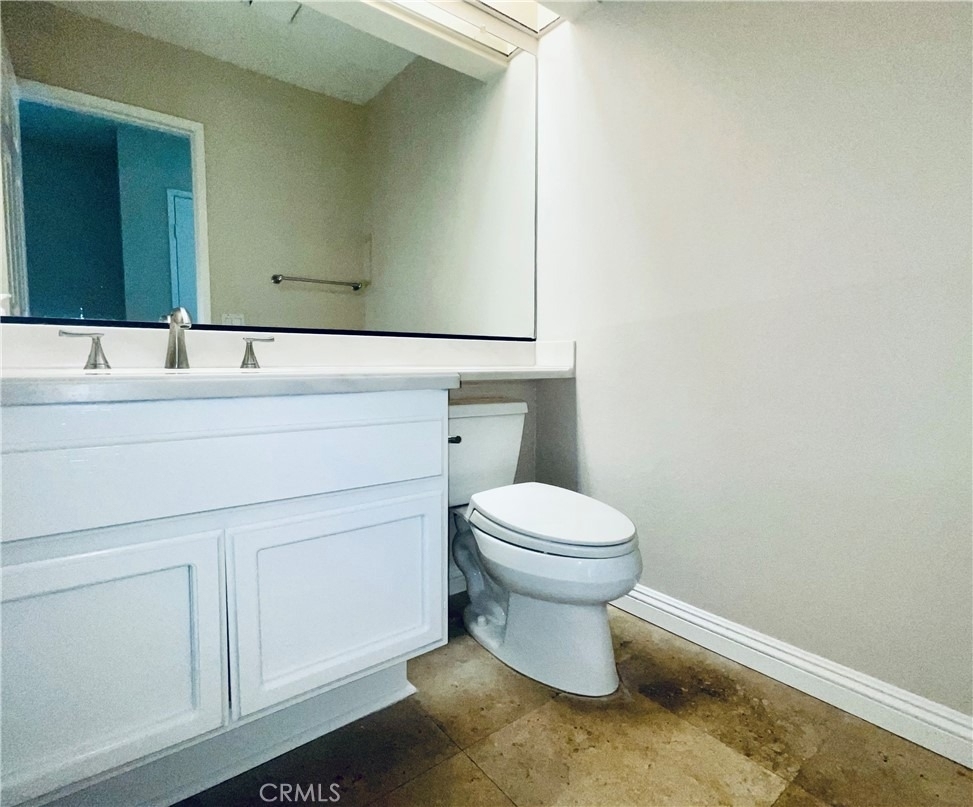 8 Davis - Photo 3
