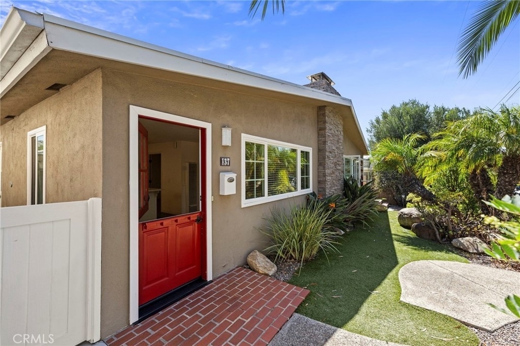 137 Cypress Dr - Photo 1