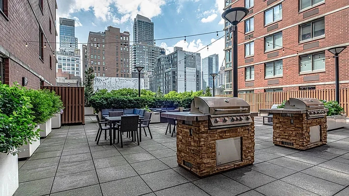 400 West 37th Street - Photo 6