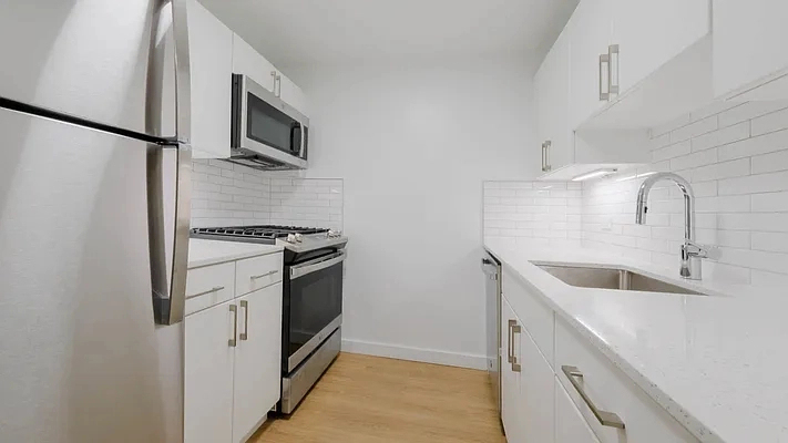 400 West 37th Street - Photo 5