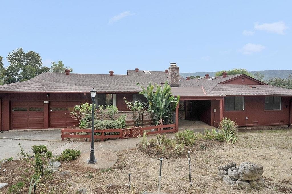 722 Southview Way - Photo 1