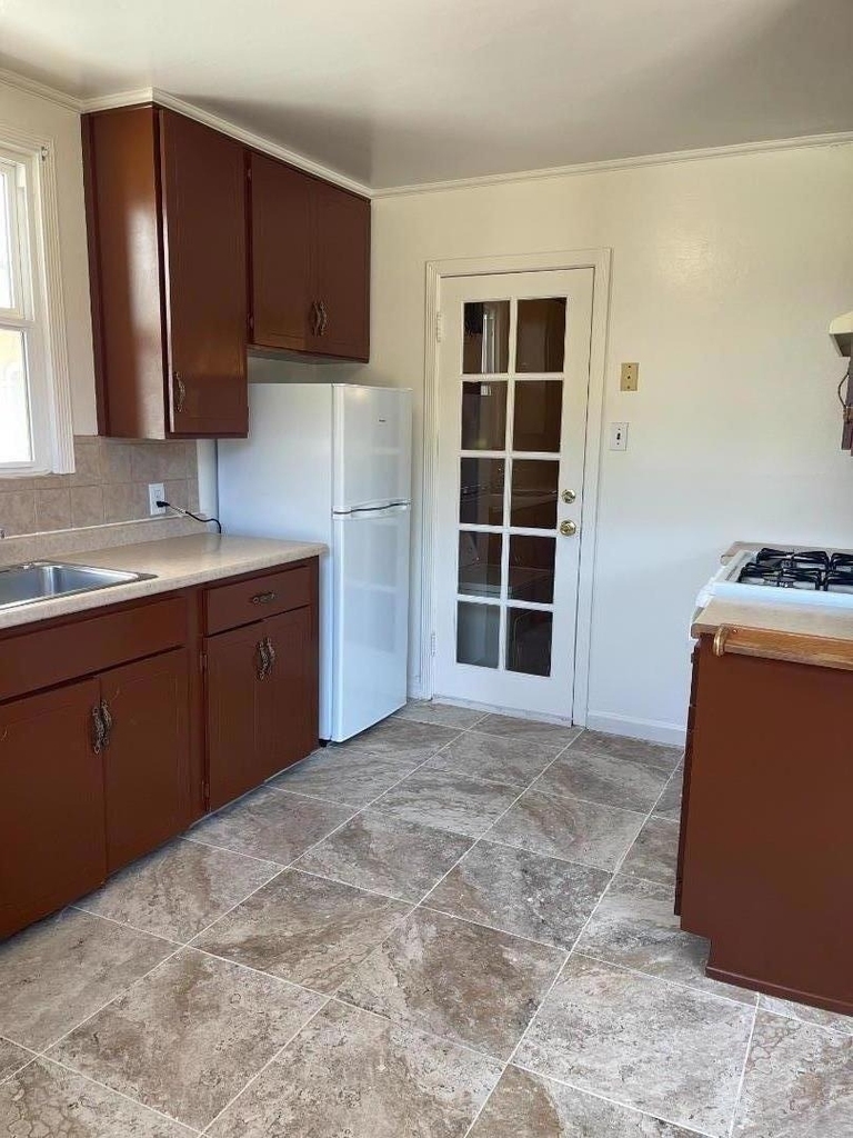 627 Midway Avenue - Photo 17