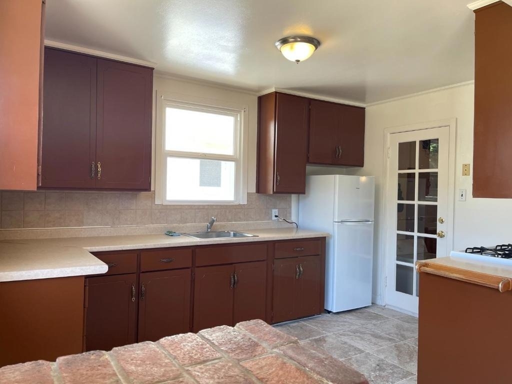 627 Midway Avenue - Photo 12