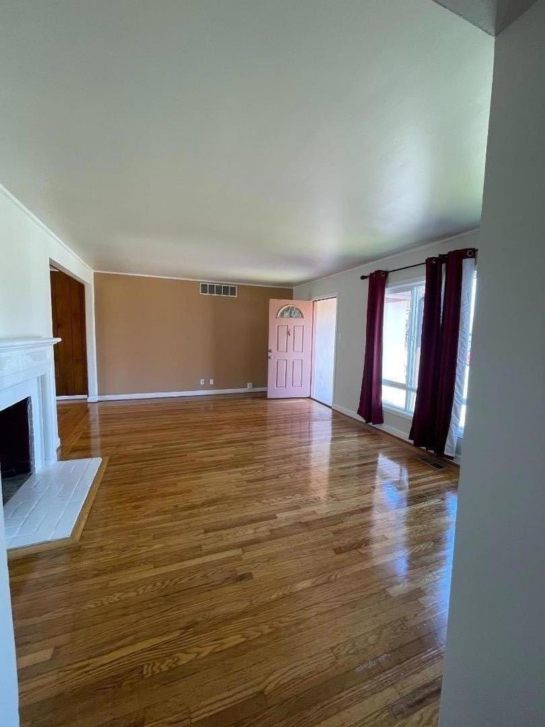 627 Midway Avenue - Photo 5