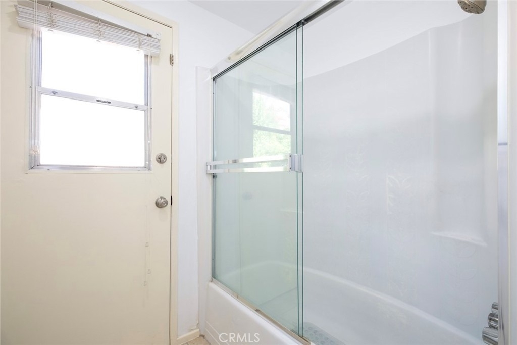18119 Calvert Street - Photo 20