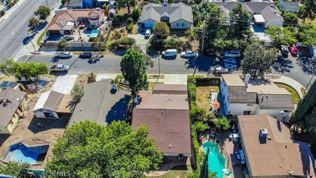 18119 Calvert Street - Photo 34