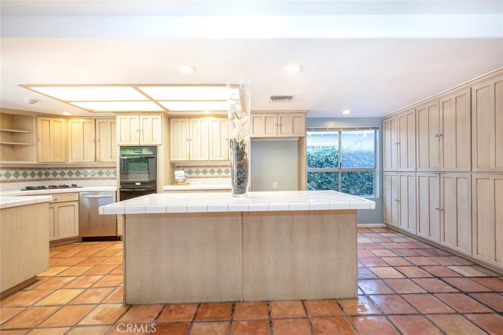 18119 Calvert Street - Photo 11
