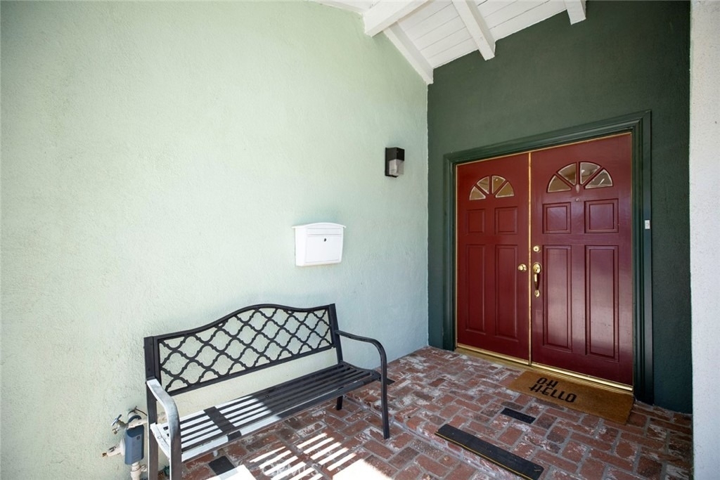 18119 Calvert Street - Photo 4