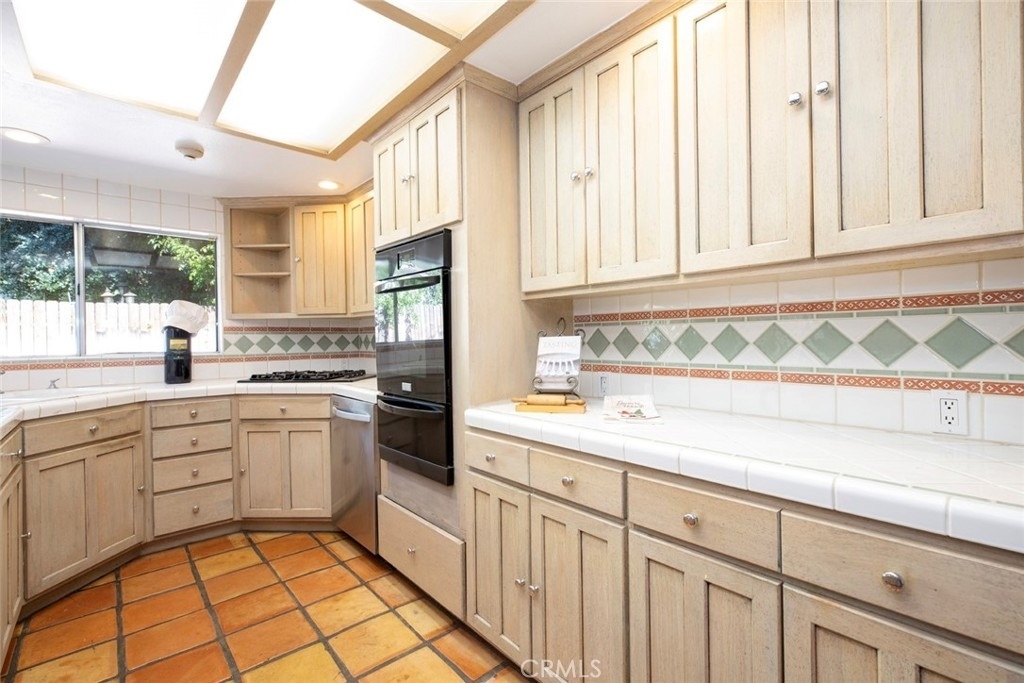 18119 Calvert Street - Photo 6