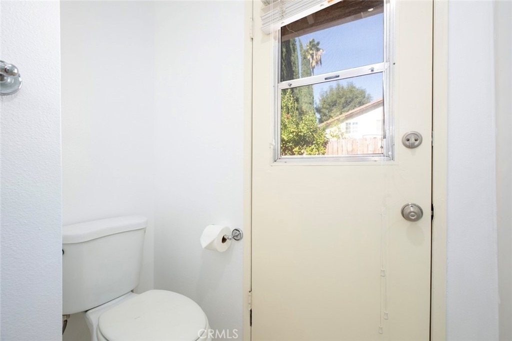 18119 Calvert Street - Photo 21