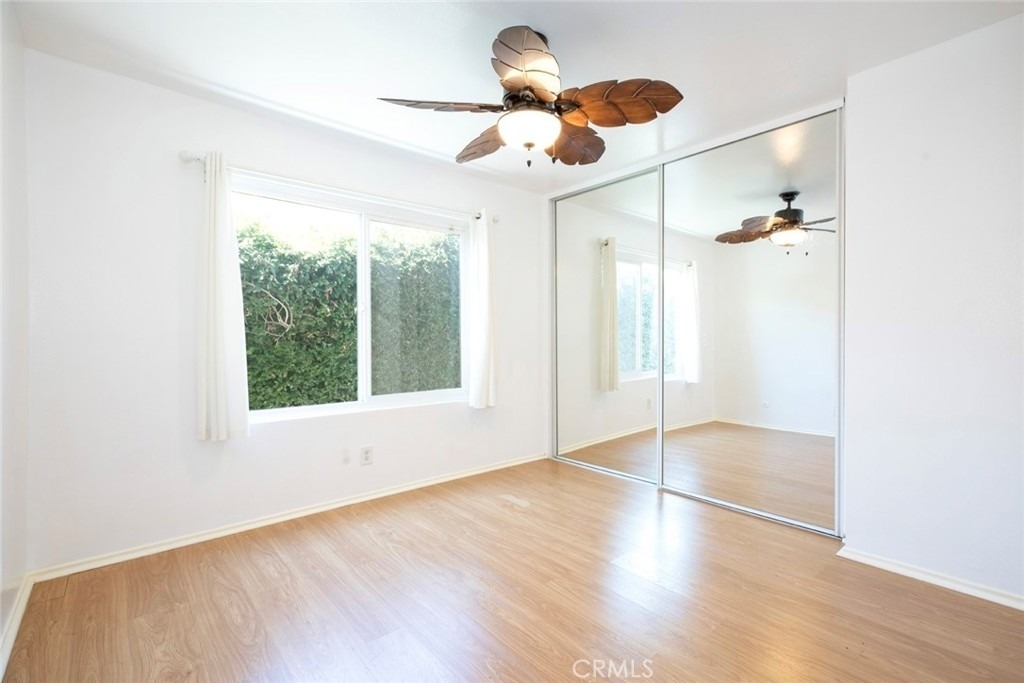 18119 Calvert Street - Photo 17